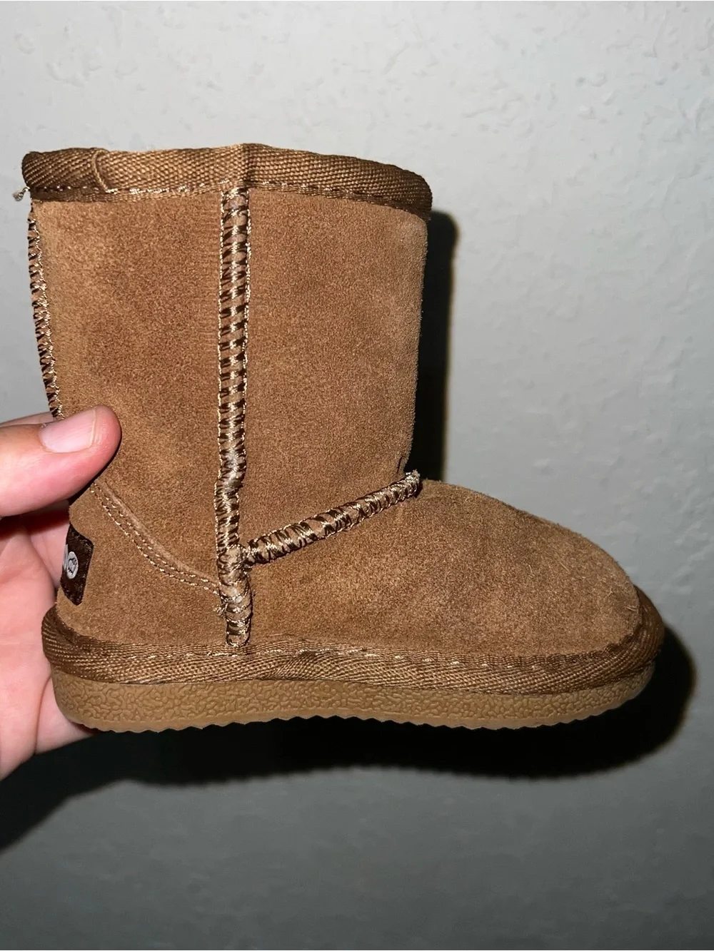 Lamo Kids Classic Pull On Boot Suede Brown Size 7.